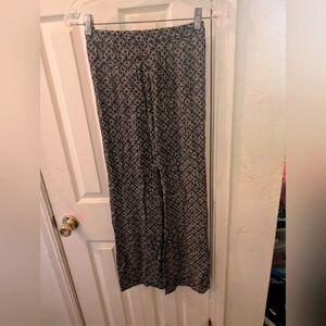 Forever 21 Black/White Floral Print High Slit Maxi Skirt